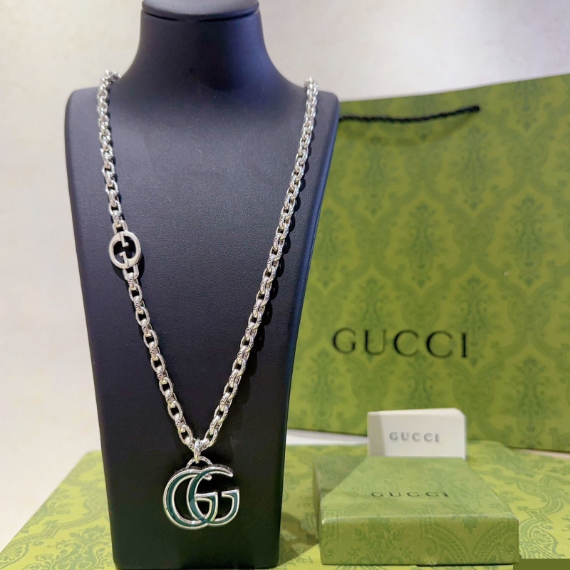 G*u*i necklaces